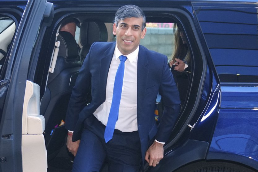 Sunak a Starmer se v první předvolební debatě přeli o daňové politice