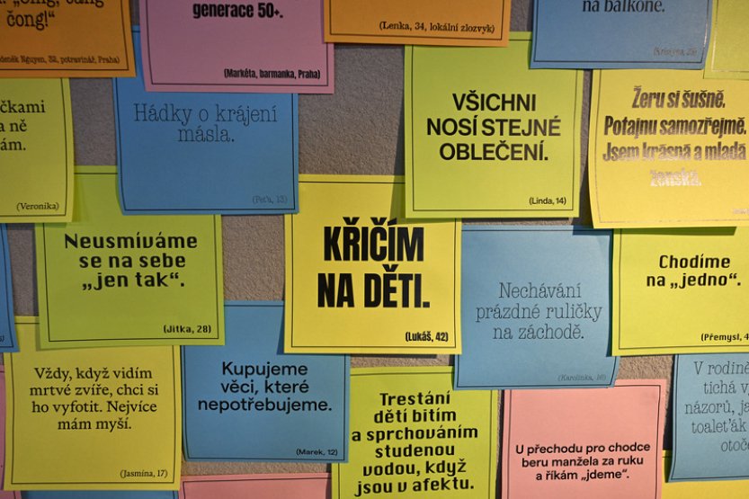 Kobka 17 na pražské náplavce se díky výstavě stala statistickým ústavem zlozvyků