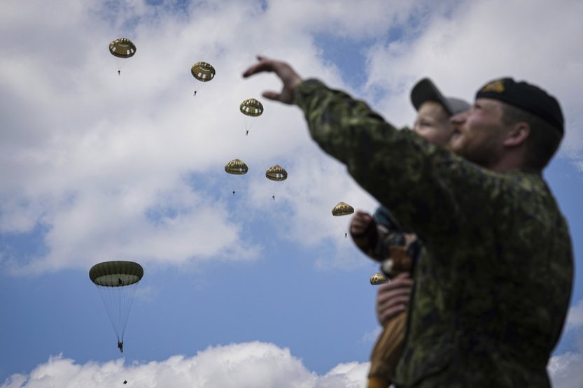Ve Francii vrcholí akce k 80. výročí Dne D, státníci budou jednat s Macronem