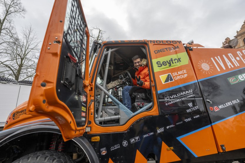 Macík bude triumf na Dakaru obhajovat s novým kamionem