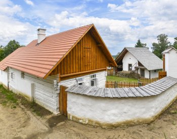 Skanzen Chanovice na Klatovsku obnovil roubenou chalupu s chlévy za 11 mil. Kč