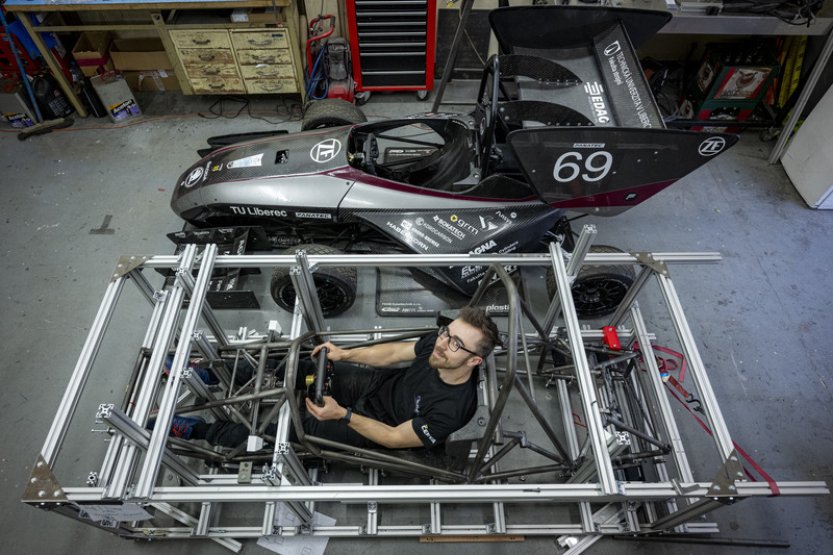Studenti liberecké univerzity staví šestou závodní formuli, bude mít dva pohony