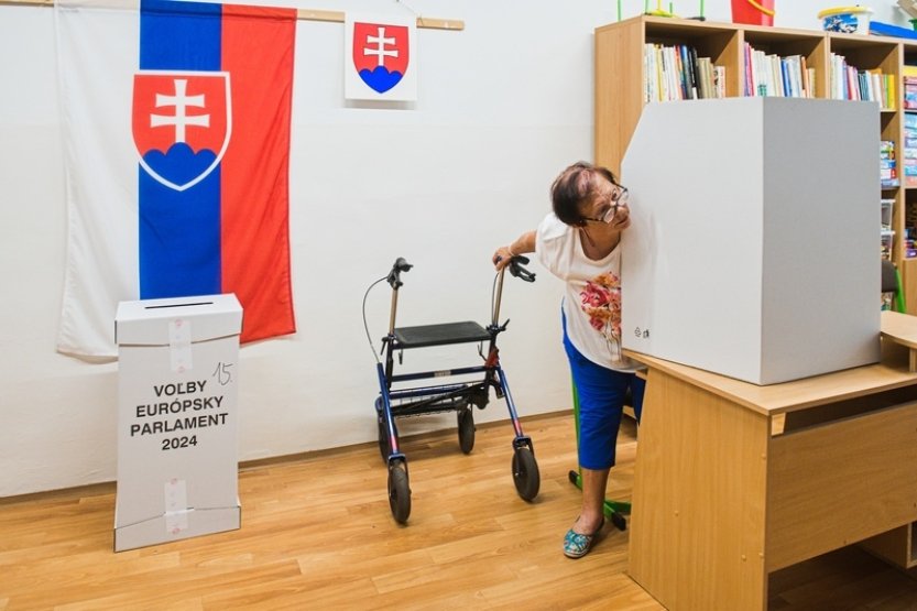 Voliči na Slovensku vybírají 15 europoslanců, policie hlásila incidenty