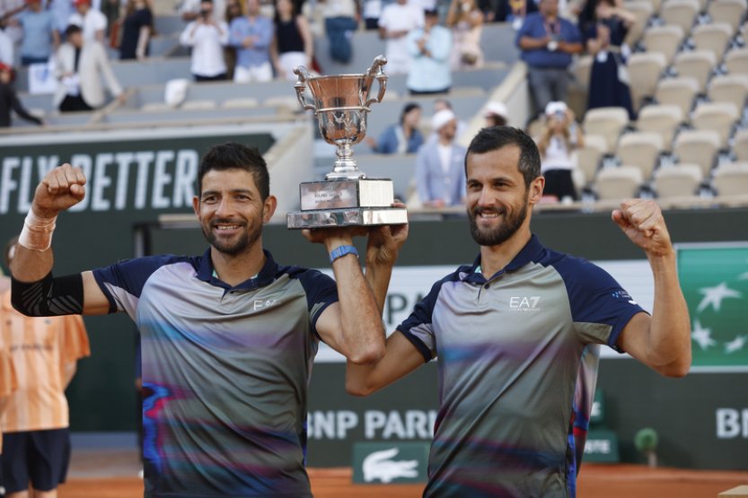 Čtyřhru na Roland Garros vyhráli poprvé Arévalo s Pavičem
