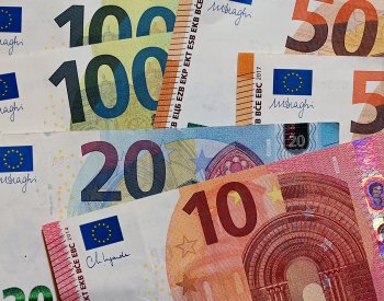 Průměrná mzda v ČR v eurech dosáhla 1779 eur, rostla nejméně ve V4