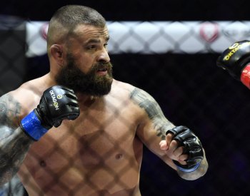 Vémola porazil v `Odvetě století` v Edenu Végha a udržel pás šampiona Oktagonu