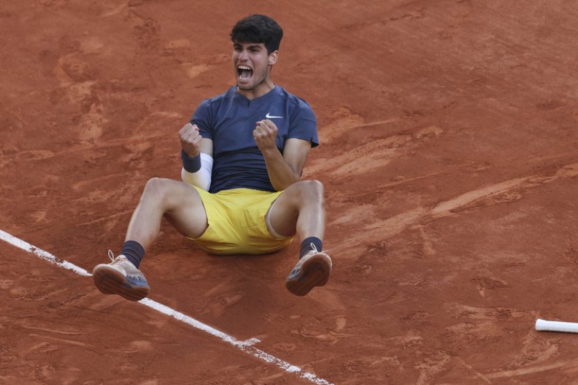 Alcaraz porazil ve finále Zvereva a poprvé ovládl Roland Garros