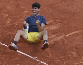 Alcaraz porazil ve finále Zvereva a poprvé ovládl Roland Garros