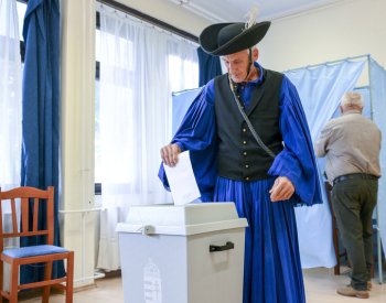 Orbán vítězí v maďarských eurovolbách, proti minulým si pohoršil