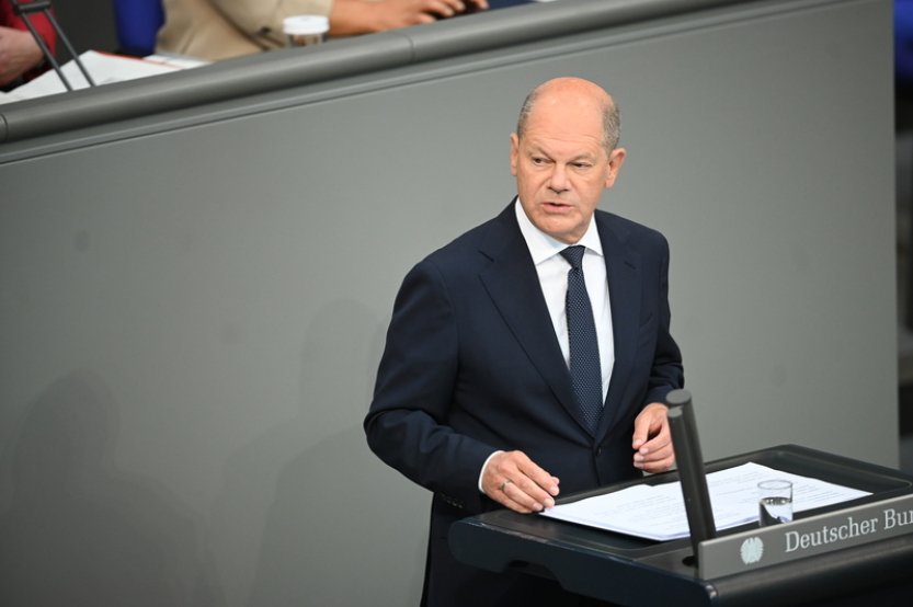 Německá opozice navrhla kancléři Scholzovi požádat parlament o důvěru