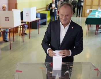 Občanská koalice premiéra Tuska podle odhadů vyhrála v Polsku