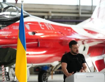 Vojenská letiště mimo Ukrajinu mohou být legitimním terčem, tvrdí ruský poslanec