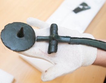 Vysokomýtské muzeum má dva bronzové sekeromlaty, první nález ve východních Čechách