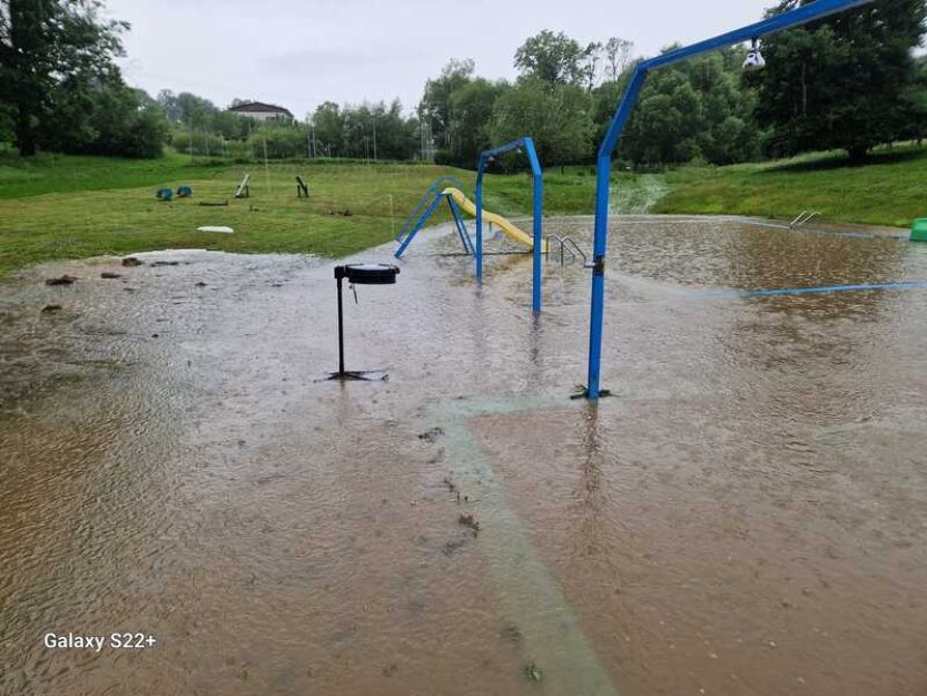 Valašské Klobouky odstraňují následky bleskové povodně a zjišťují výši škod