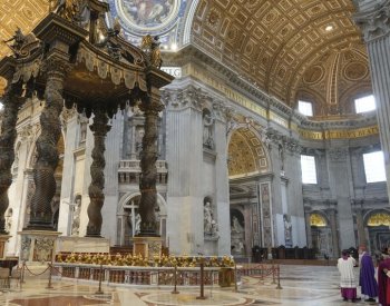 Ve Svatopetrské bazilice se konal očistný obřad kvůli nahému protestujícímu