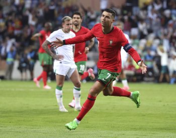 Portugalští fotbalisté i díky dvěma gólům Ronalda porazili doma Irsko