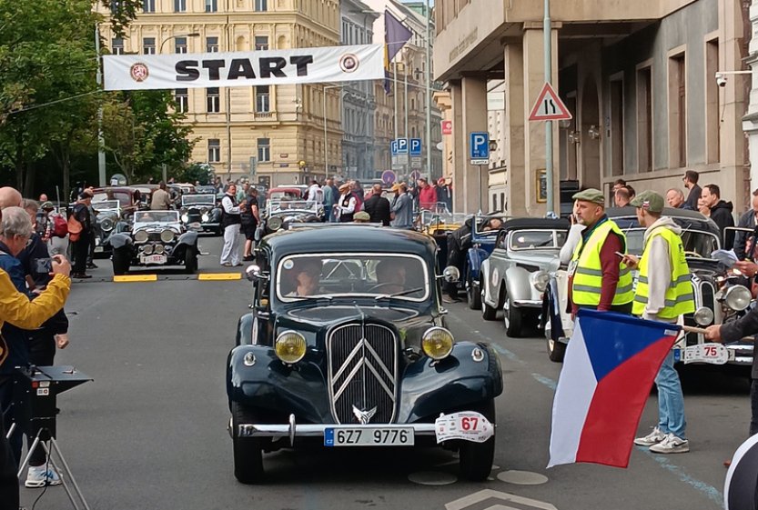 Jízda veteránů 1000 mil československých odstartovala za účasti prezidenta Pavla