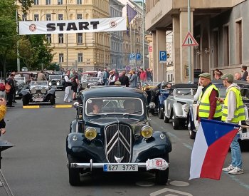 Jízda veteránů 1000 mil československých odstartovala za účasti prezidenta Pavla