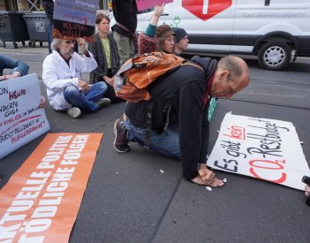 Klimatičtí aktivisté v Berlíně po 99 dnech ukončili hladovku