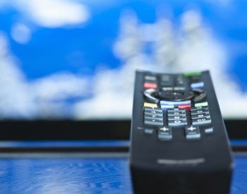 Průměrná doba zpětného zhlédnutí TV stoupla za čtyři roky o 130 procent