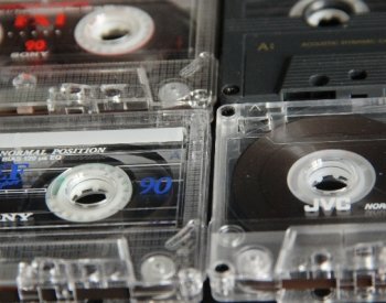 Bloomberg: Mladí pomáhají v obnově zájmu o magnetofonové kazety