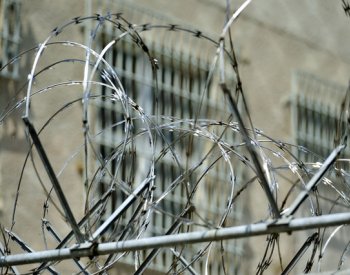 Skupina mužů ve věznici v Rostově na Donu drží dva dozorce jako rukojmí