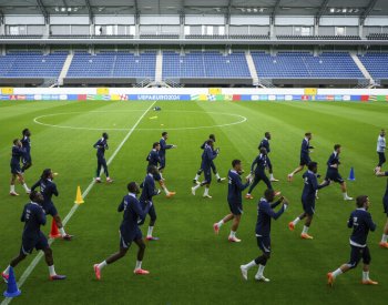 Francie jako jeden z velkých favoritů vstoupí do ME zápasem s Rakouskem