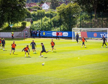 Fotbalisté Turecka vyzvou v úterý v `české` skupině debutanta na ME Gruzii