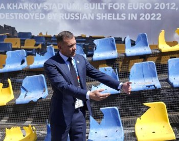 UEFA na zápase Ukrajiny s Rumunskem zakázala ruské vlajky