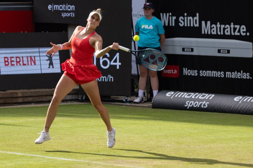 Vondroušová první zápas na trávě od triumfu ve Wimbledonu zvládla