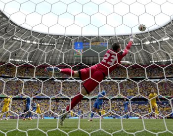 Rumunští fotbalisté zahájili ME výhrou 3:0 nad Ukrajinou, trefil se i Stanciu