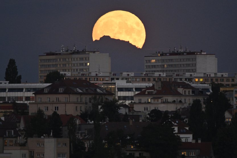 Jeden z nejníže položených úplňků bude vidět z pátku na sobotu