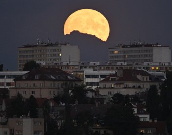 Jeden z nejníže položených úplňků bude vidět z pátku na sobotu