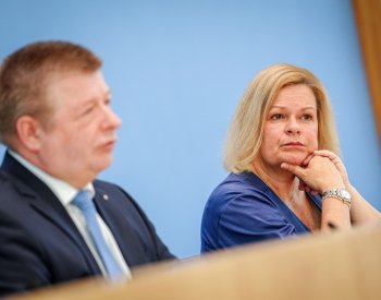 Německo podle zprávy kontrarozvědky čelí hybridním útokům a špionáži z Ruska