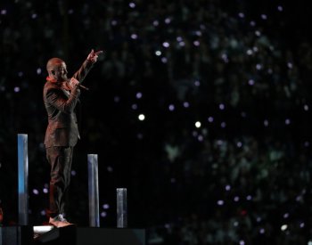 Zpěvák Timberlake je obviněn z řízení pod vlivem, po krátké vazbě ho propustili