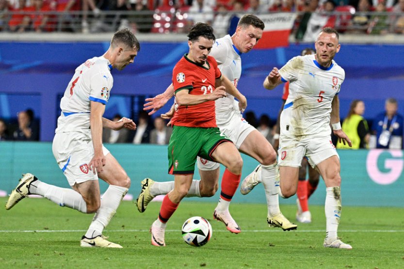 Hašek postavil před pokutovým územím bílou hradbu, píše portugalský deník