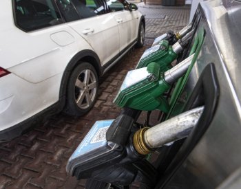 Benzin v ČR od minulého týdne mírně zlevnil, nafta mírně zdražila