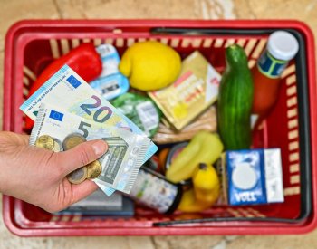 Aktivita v podnikatelském sektoru eurozóny v červnu zpomalila