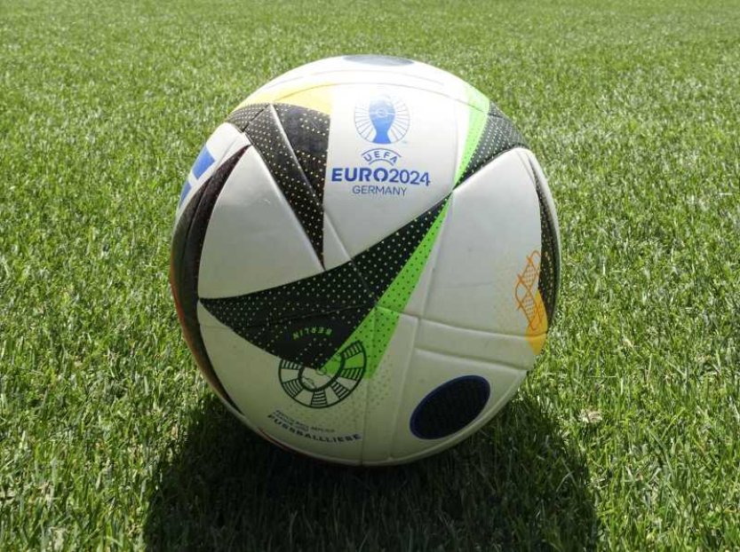 K vysokému počtu gólů z dálky na ME možná pomáhá i míč, Barák si jej chválí