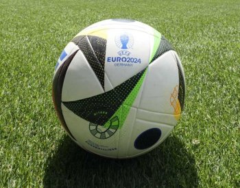 K vysokému počtu gólů z dálky na ME možná pomáhá i míč, Barák si jej chválí