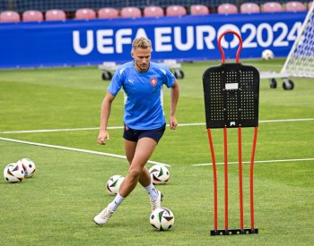 Doufám, že zvítězíme a zároveň pobavíme útočnými akcemi, řekl Barák před Gruzií