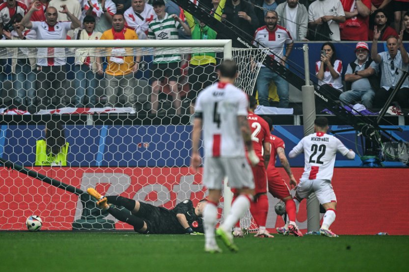 Vyhrajeme 2:1 nebo 2:0, věří trenér Uhrin, který v Gruzii získal double
