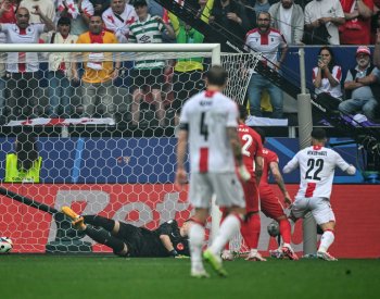 Vyhrajeme 2:1 nebo 2:0, věří trenér Uhrin, který v Gruzii získal double