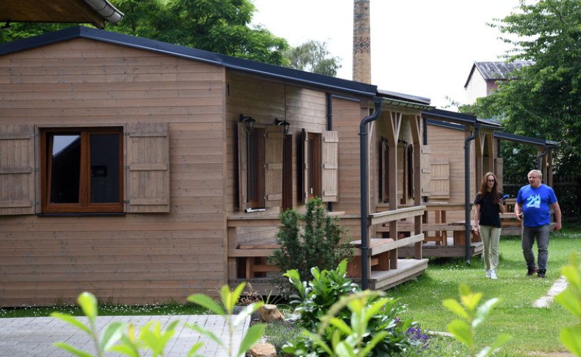 Kemp u jezera Barbora na Teplicku má téměř obsazené léto, láká na nové chatky