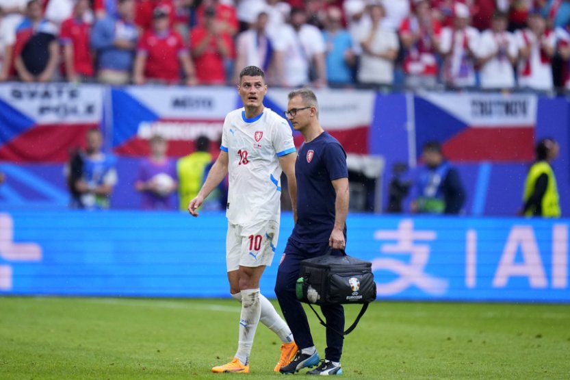 Zraněný fotbalista Schick půjde v neděli na magnetickou rezonanci