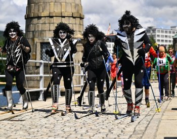 Recesistickému závodu běžkařů dnes v Jablonci počasí nepřálo
