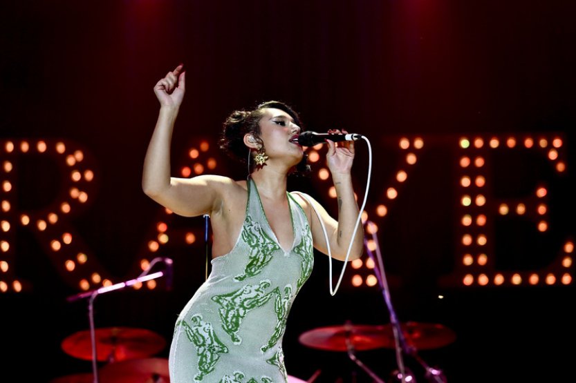 Na Metronome Prague vystoupila Raye, oceňovaná zpěvačka z letošních Brit Awards