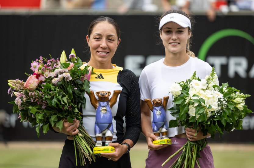 Tenisté Sinner a Pegulaová získali první titul na trávě