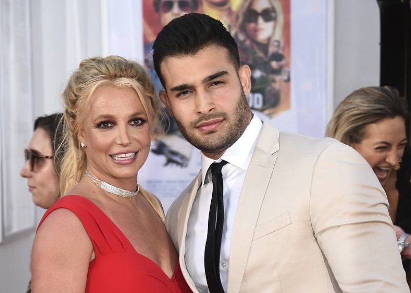 Tisk: Britney Spearsová se rok po svatbě rozchází s manželem Asgharim