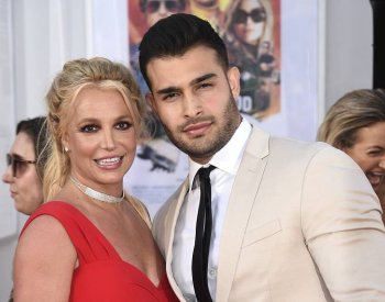 Tisk: Britney Spearsová se rok po svatbě rozchází s manželem Asgharim